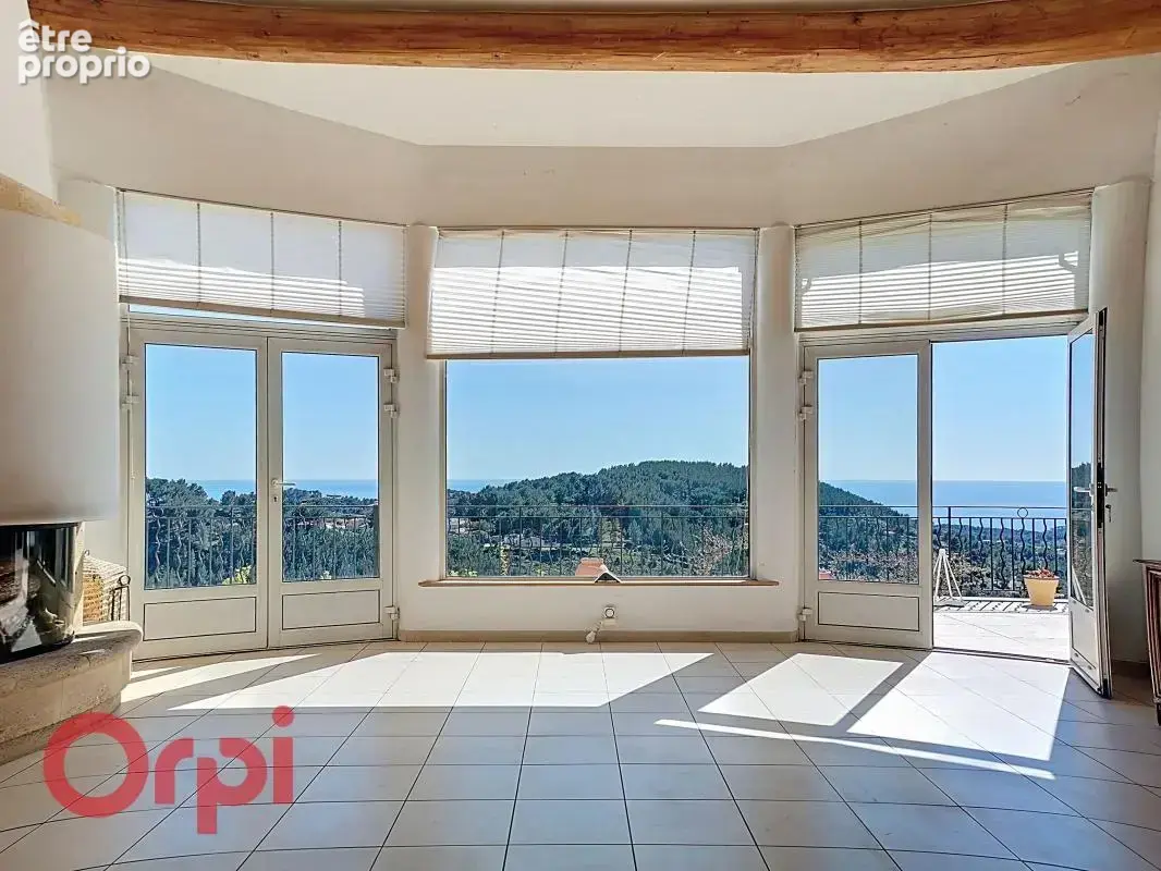 Superbe villa T7 entre Bandol et La Cadière-d'Azur  Vue Mer à 180°  Terrain 5 000 m - photo 8