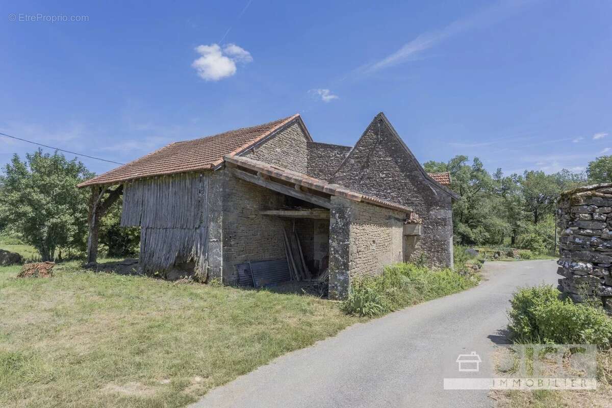 Charmant ensemble avec petite maison et dépendances. - photo 15