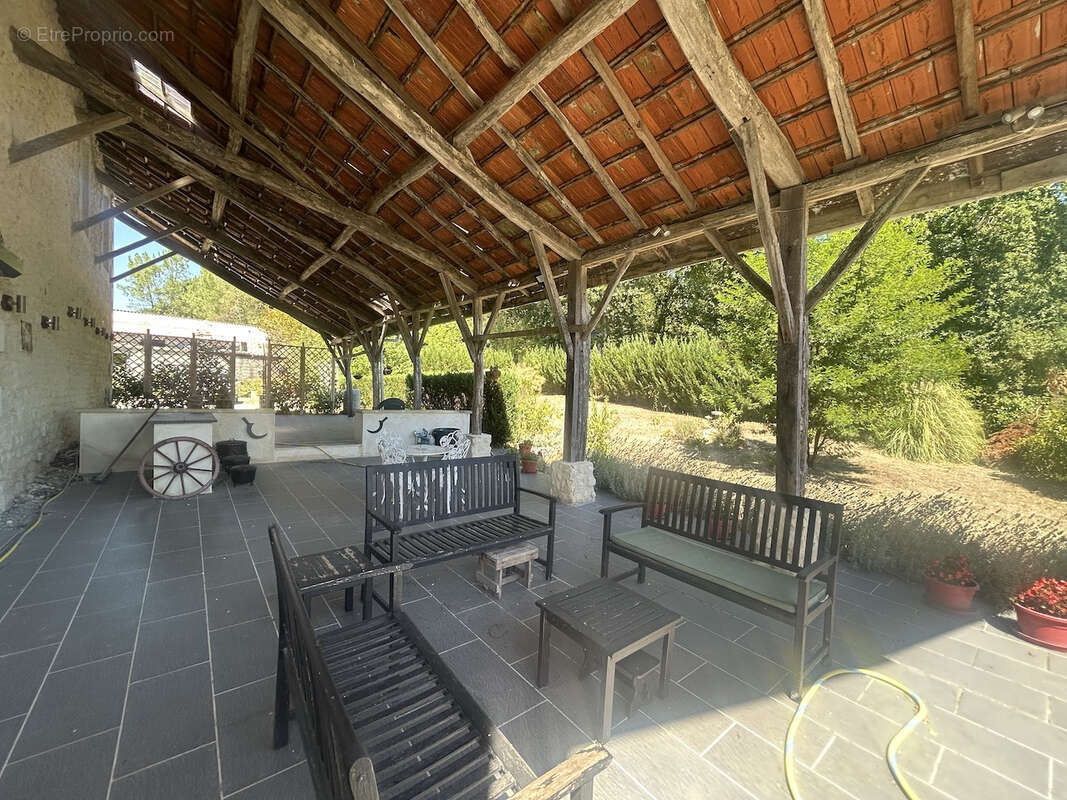 Magnifique maison en pierre renovée, avec vues,  sur terrain d'environ 1162m2 - photo 21