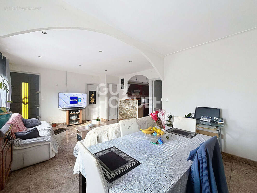 Maison - 5 pièces, 3 chambres - à vendre à Perpignan (66000) quartier Las Cobas - photo 2