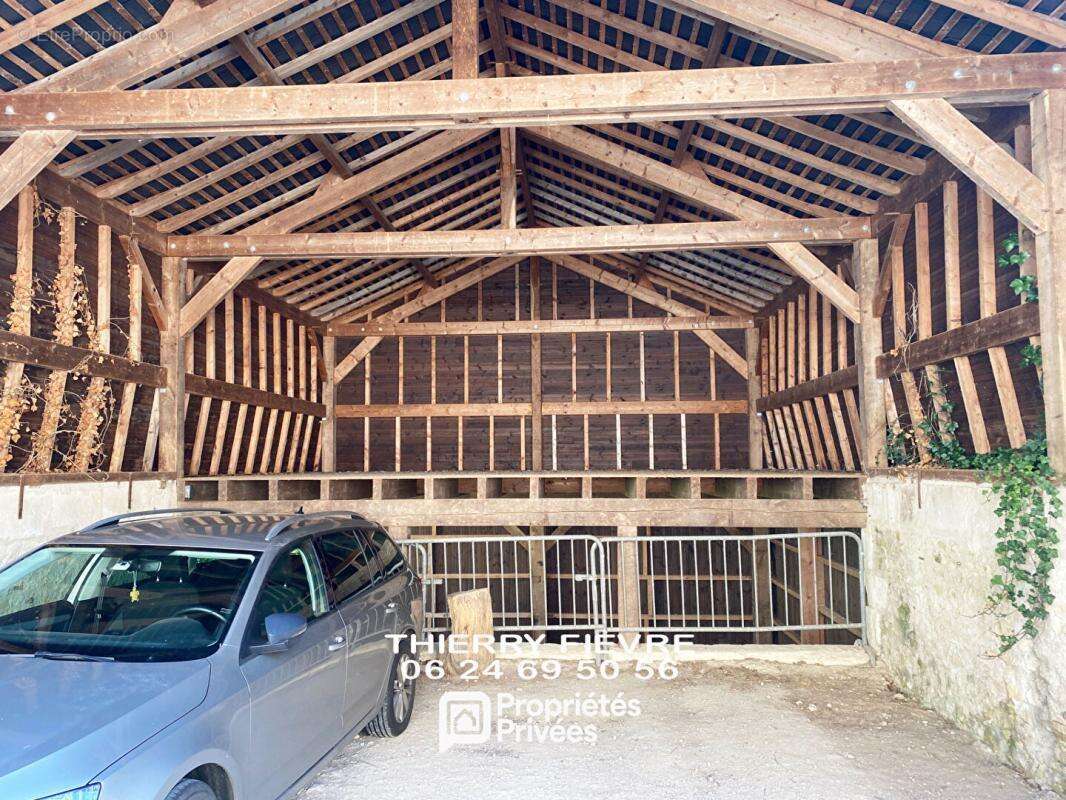 Maison à VILLAINES-LES-ROCHERS