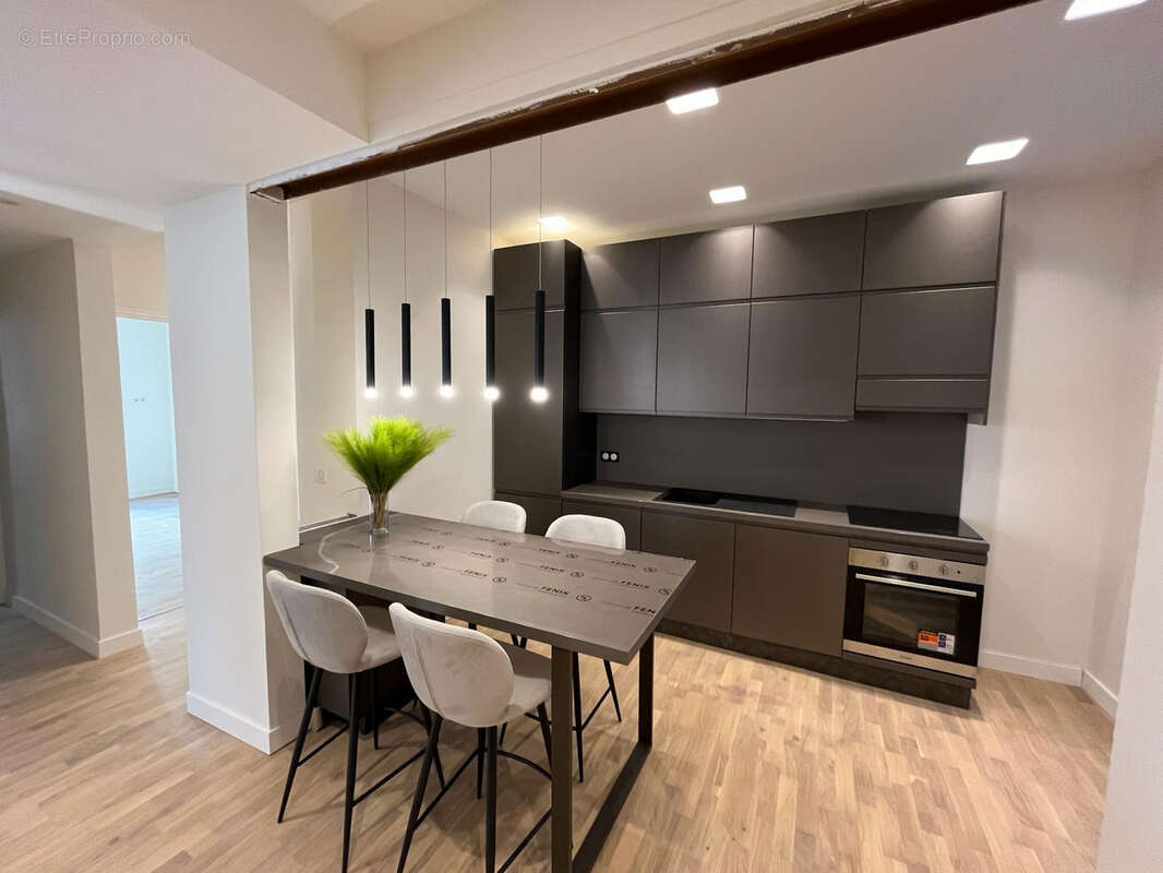 Appartement 4 pièces avec grande tèrrasse au cœur du carré d'or - photo 3