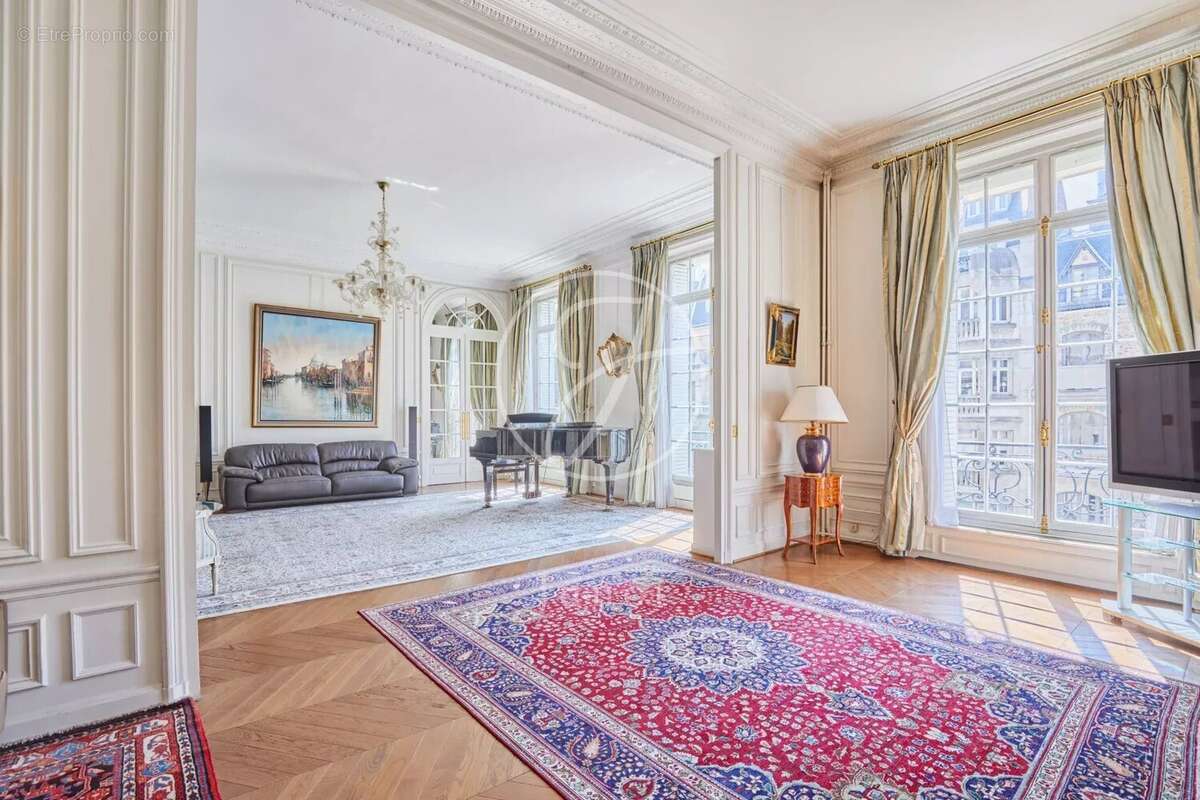 Appartement à PARIS-16E