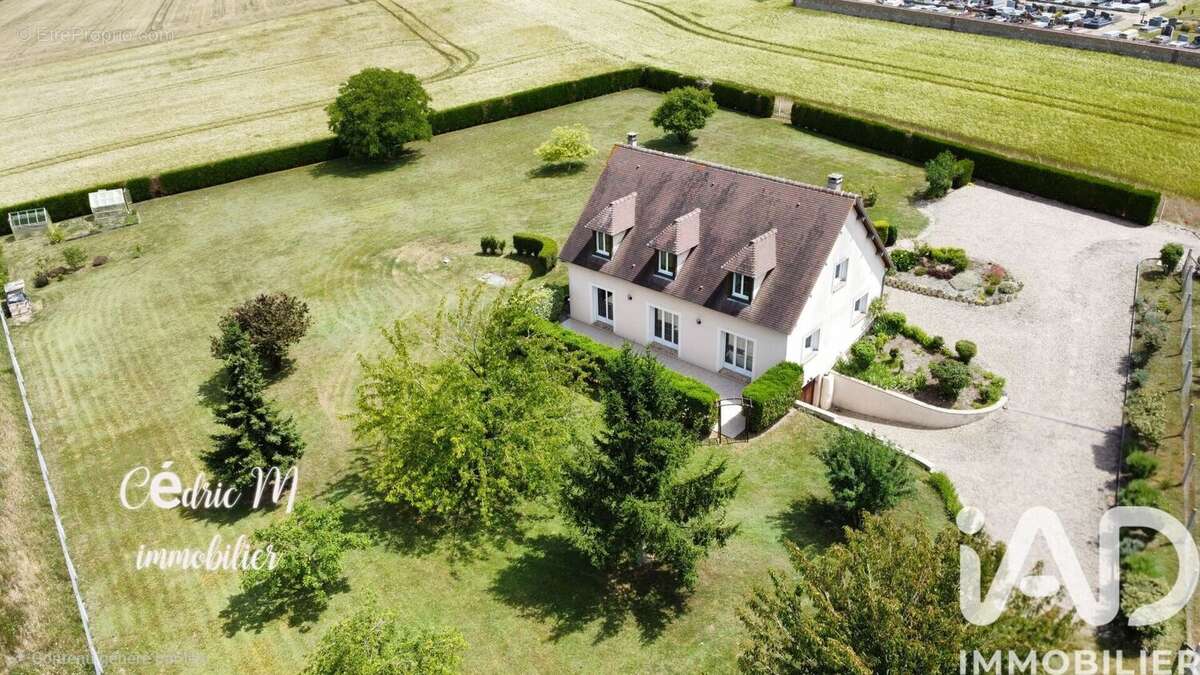 Maison 160 m² à Chambray  - photo 2
