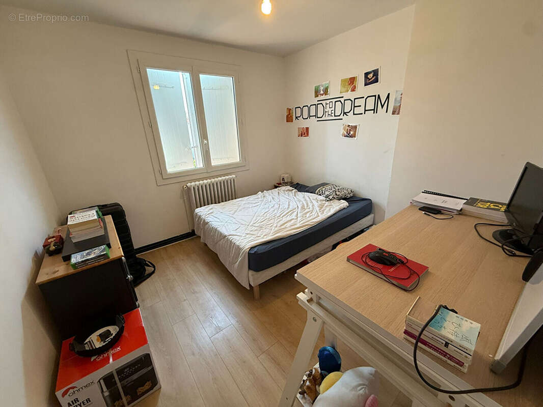 CARCASSONNE Maison trois faces entièrement rénovée avec garage terrasse et trois chambres proche commodités - photo 12
