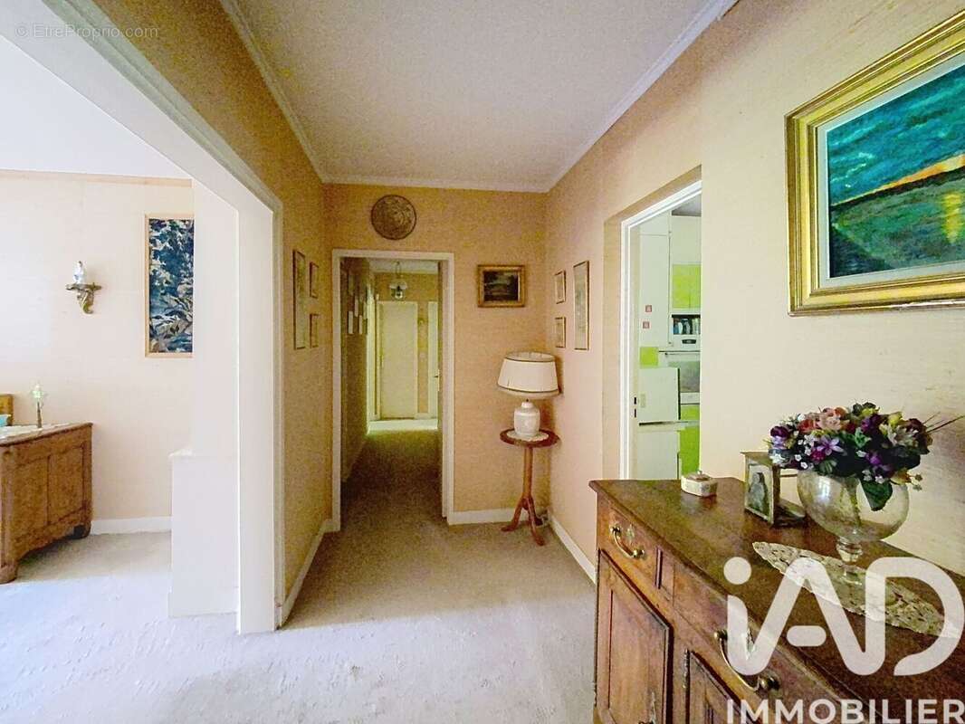 Appartement 113 m² à Saint-Cloud  - photo 2