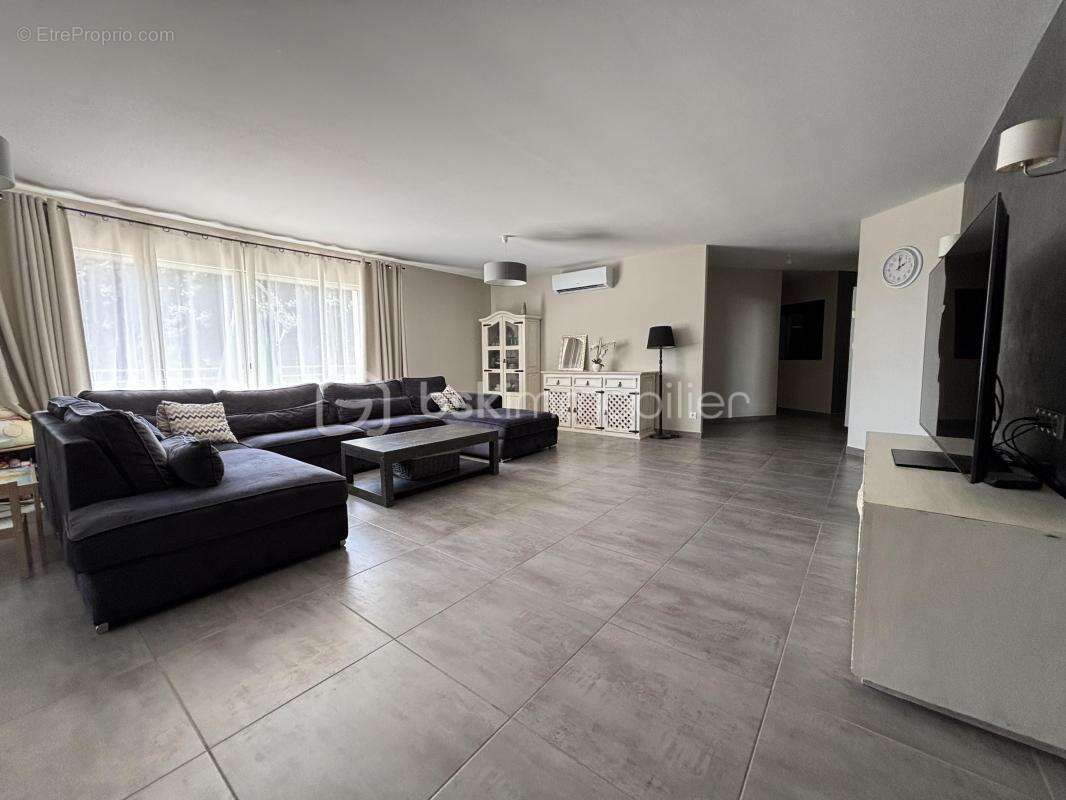 Maison à SUZE-LA-ROUSSE