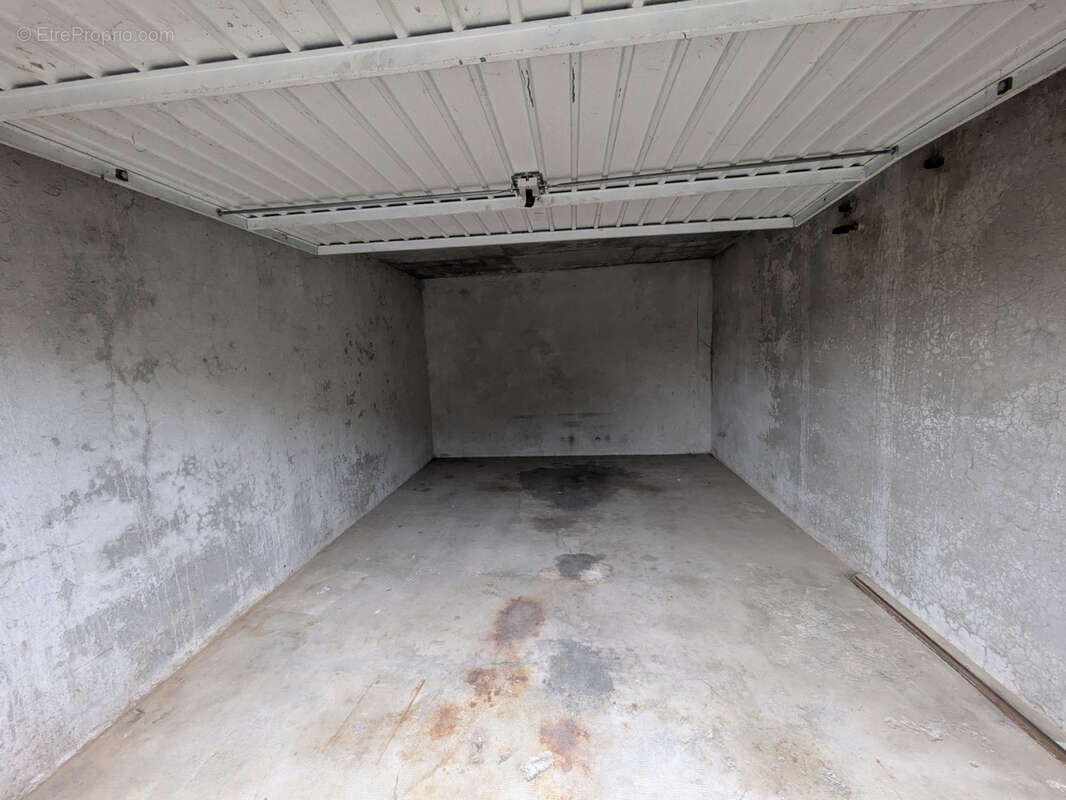 Parking à PONT-SAINT-ESPRIT