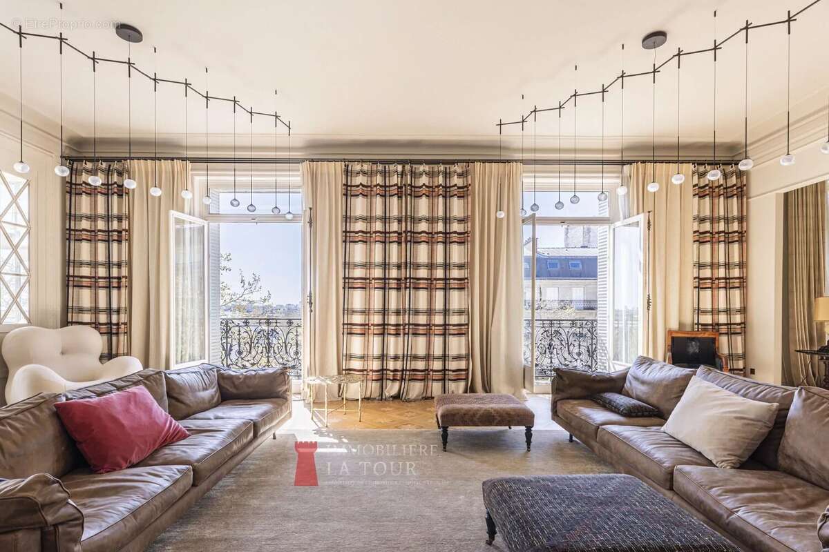 Appartement à PARIS-16E