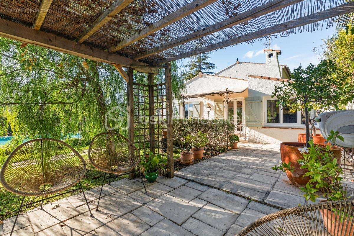 Villa provençale avec piscine, dépendance et vue dégagée – Calme absolu entre La Colle-sur-Loup et Villeneuve-Loubet - photo 4