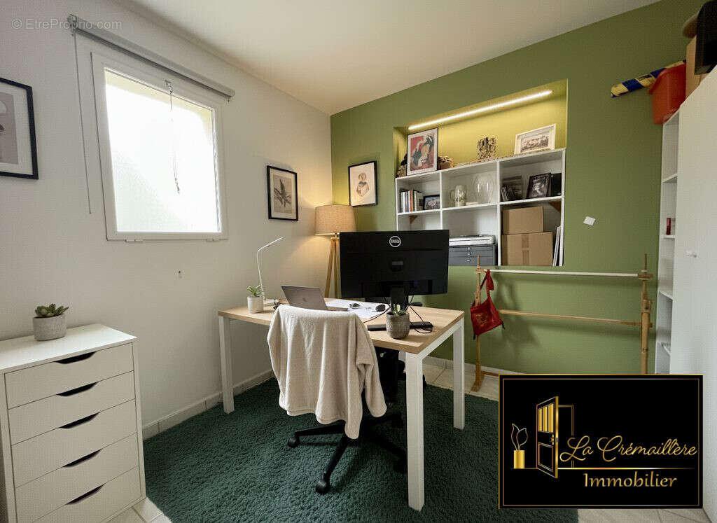Chambre 3/bureau IA avant/après  - Maison à LE VAL-SAINT-GERMAIN