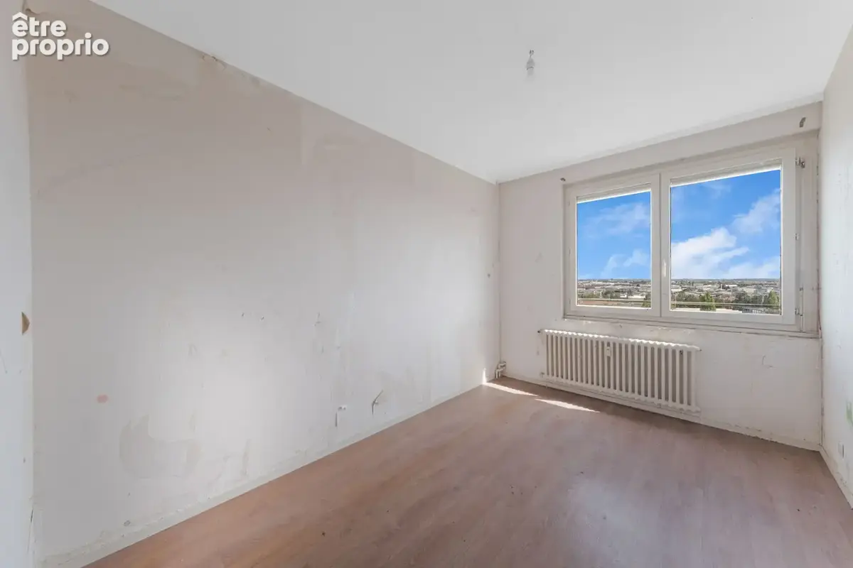 Vaste appartement T5 (106 m2) à rénover avec balcons et vue panoramique - Chenôve - photo 8