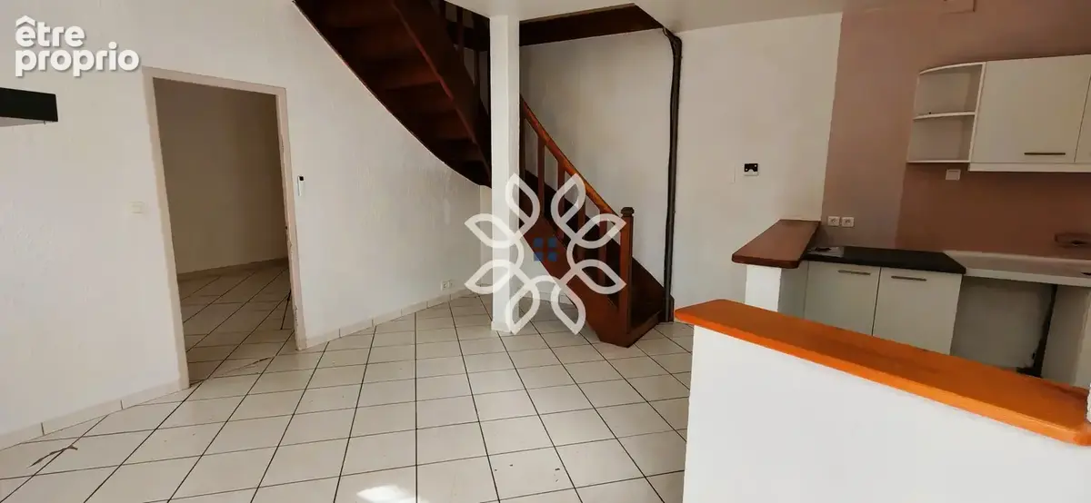Maison T7 avec cour - centre ville - photo 5