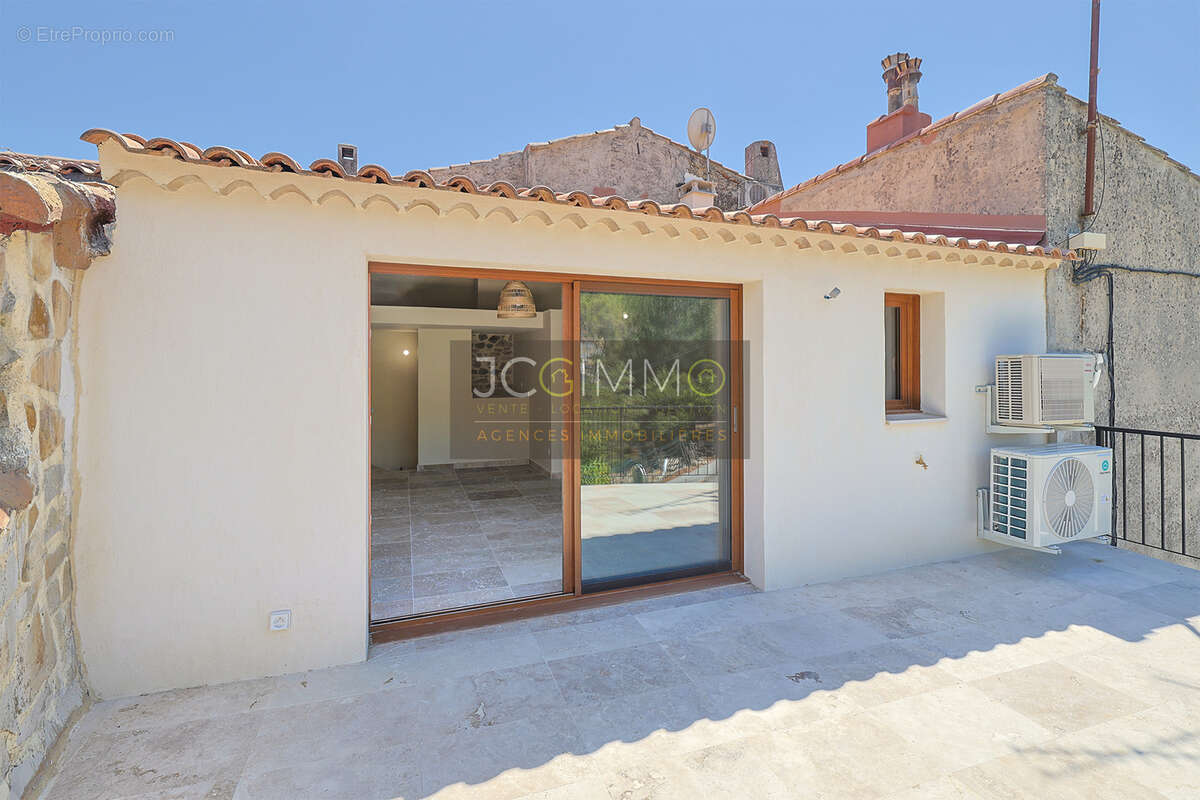 Maison à SOLLIES-TOUCAS