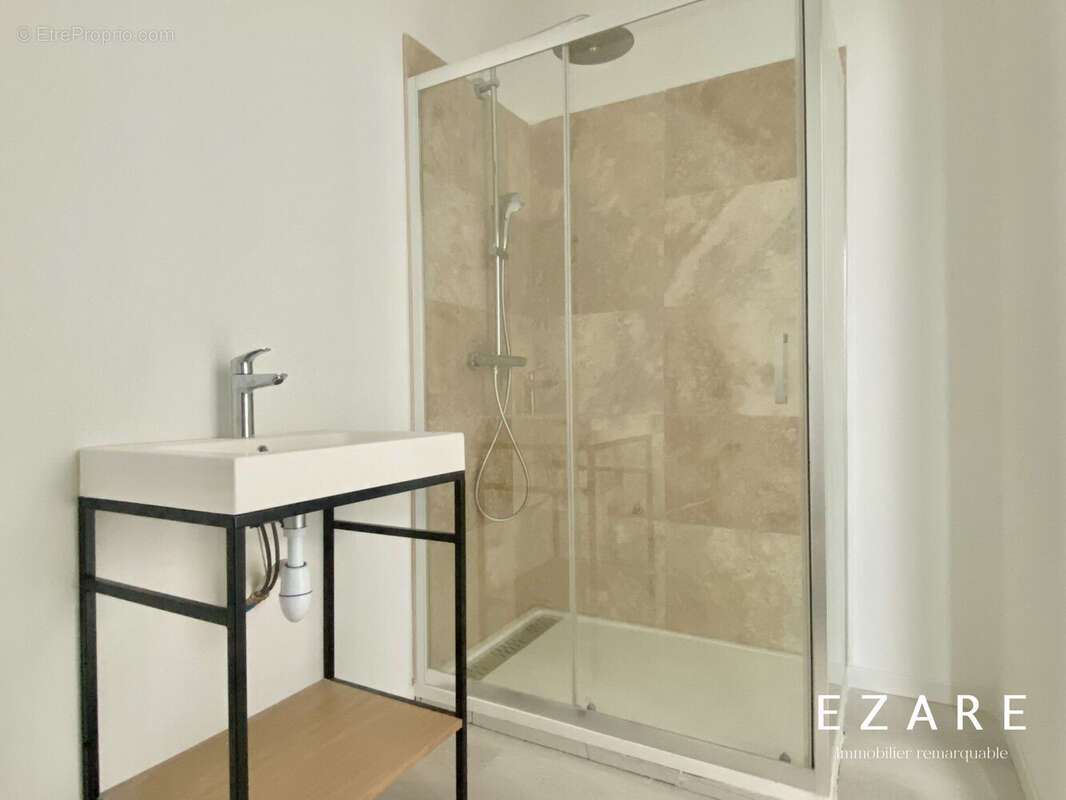Salle d&#039;eau  - Appartement à BEAUNE