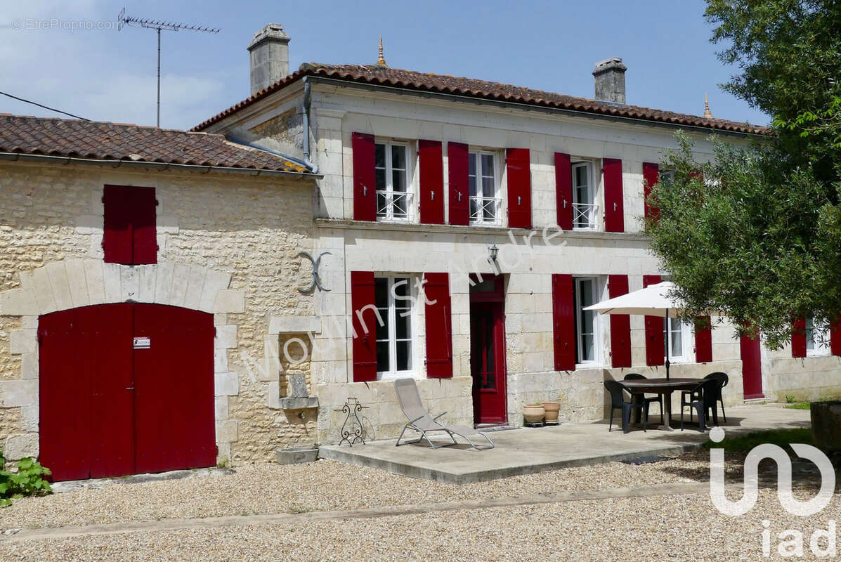 Maison 197 m² à Saint-Andre-De-Lidon  - photo 6