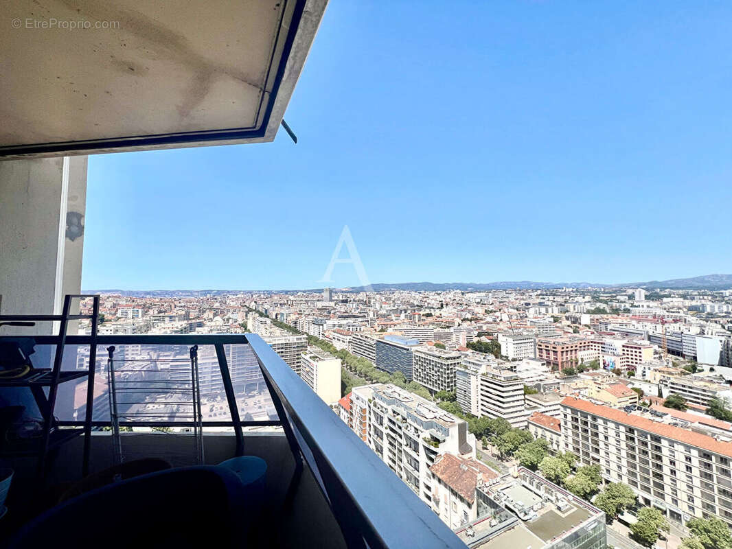 Appartement 2 pièces, 43 m2 avec terrasse vue panoramique Stade Vélodrome Le Grand Pavois 13008 Marseille - photo 3