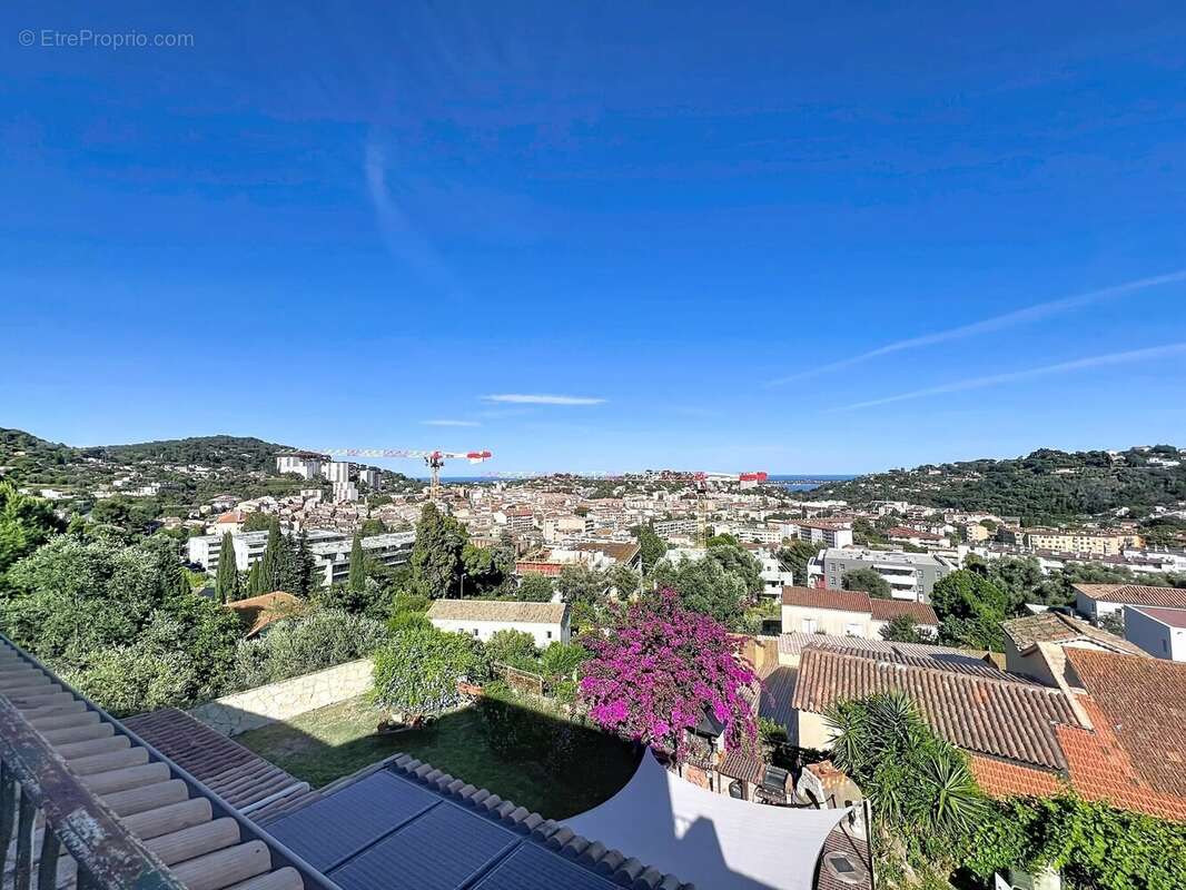 Appartement à VALLAURIS