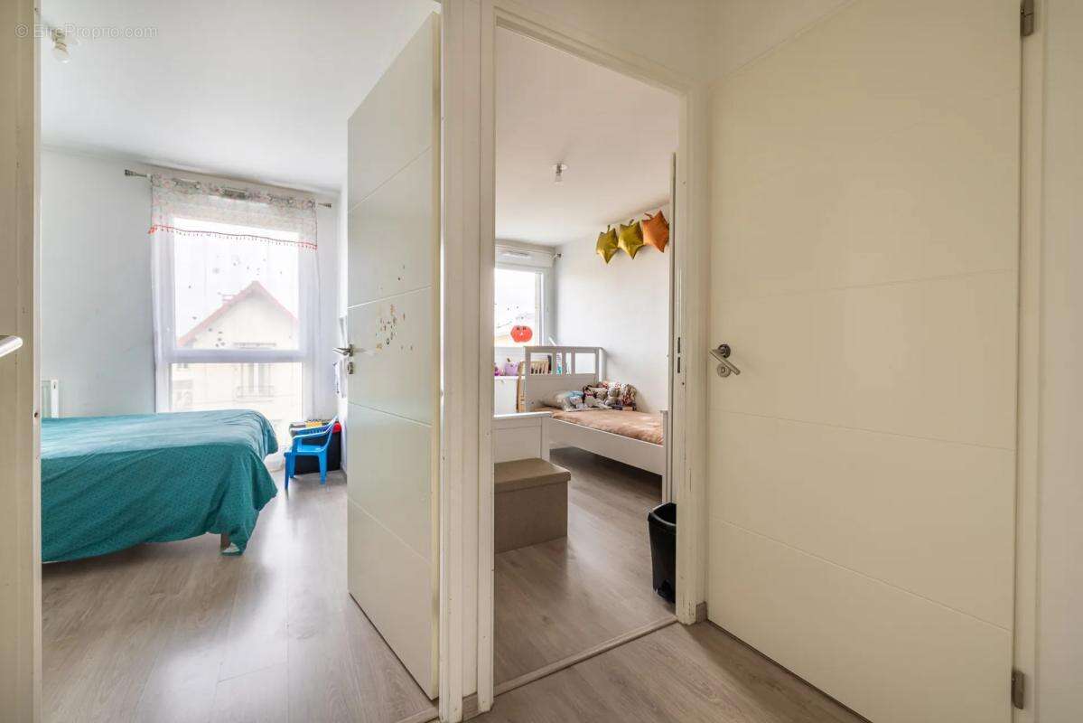 Appartement à LES PAVILLONS-SOUS-BOIS