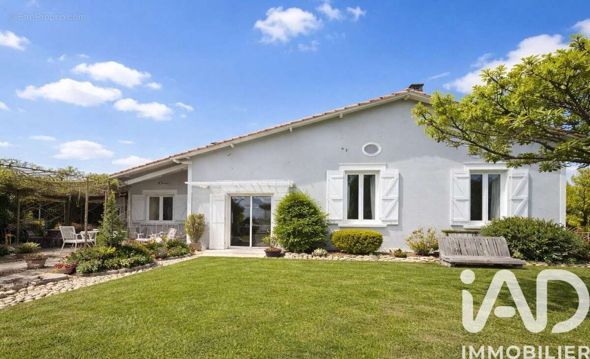 Maison 213 m² à Boudou  - photo 2