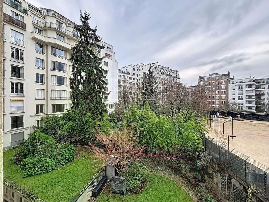 Appartement à NEUILLY-SUR-SEINE