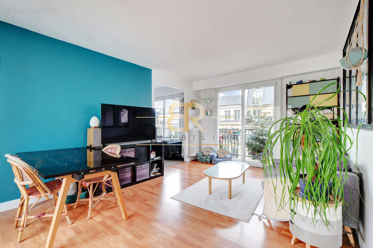 Appartement à PARIS-10E