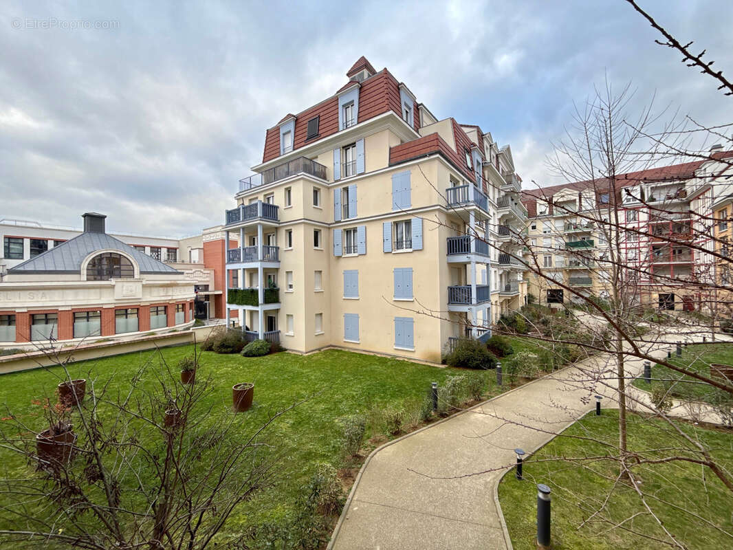 Superbe appartement 4 pièces récent avec un balcon sur parc , futur métro l16 - photo 9