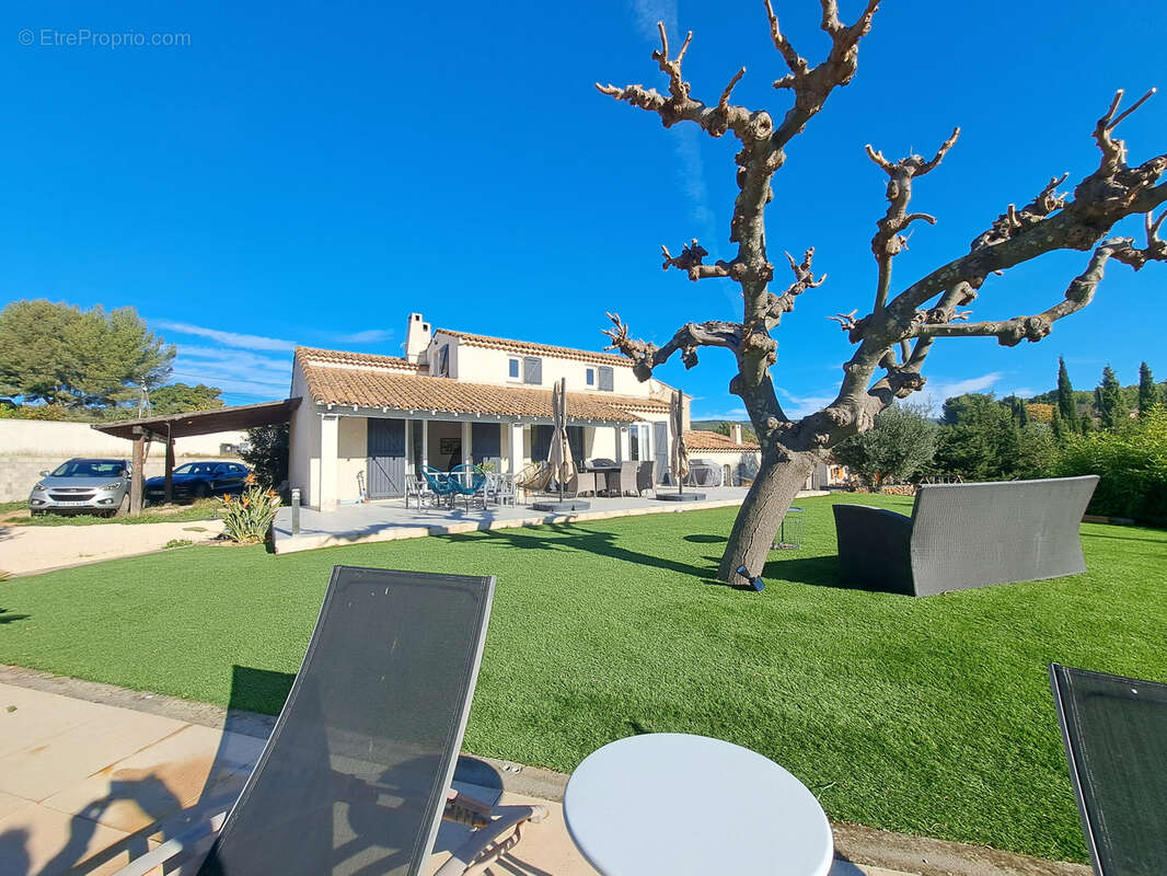 Maison à LE CASTELLET