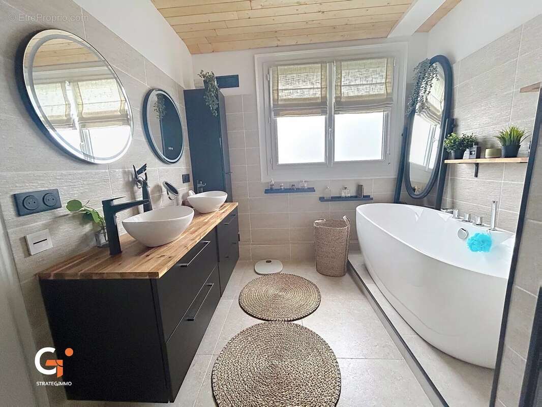 Maison à SAINT-PIERRE-DES-FLEURS