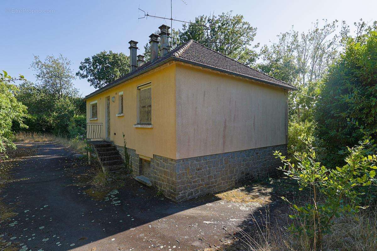 Maison - 64 m² - Isigny-le-Buat (50) - photo 5