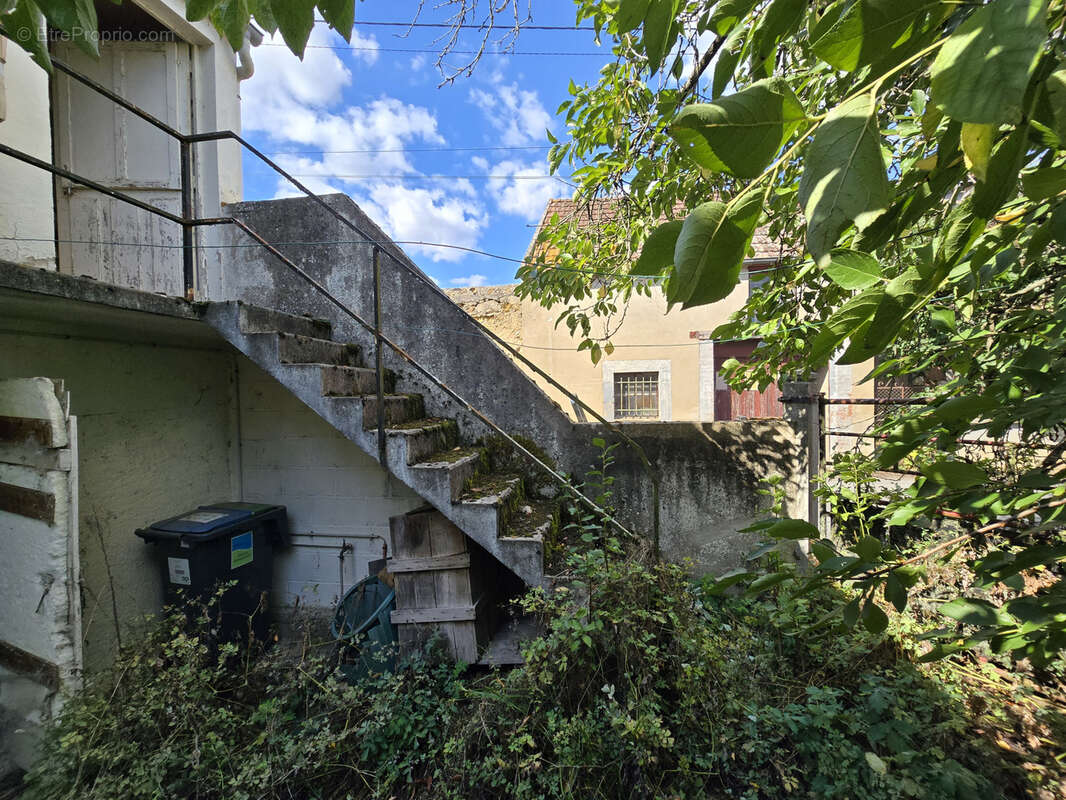 Maison à AINAY-LE-VIEIL