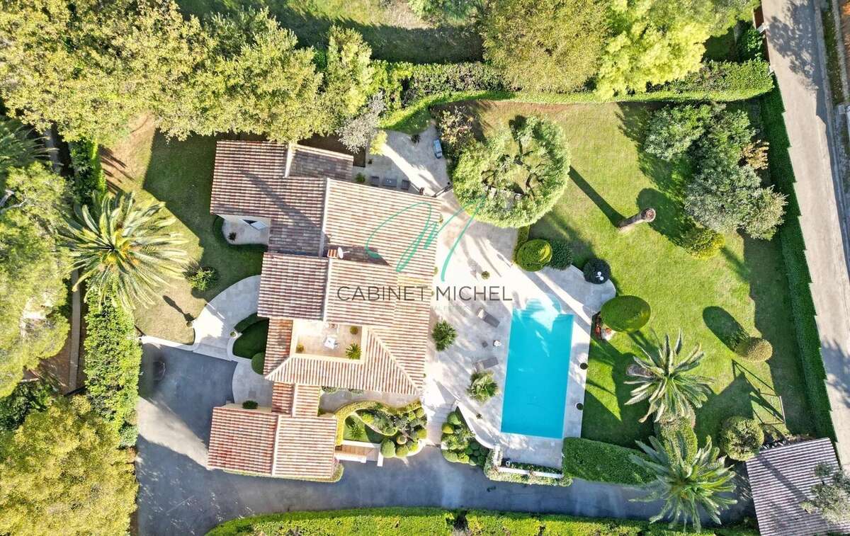 Maison à ROQUEFORT-LES-PINS