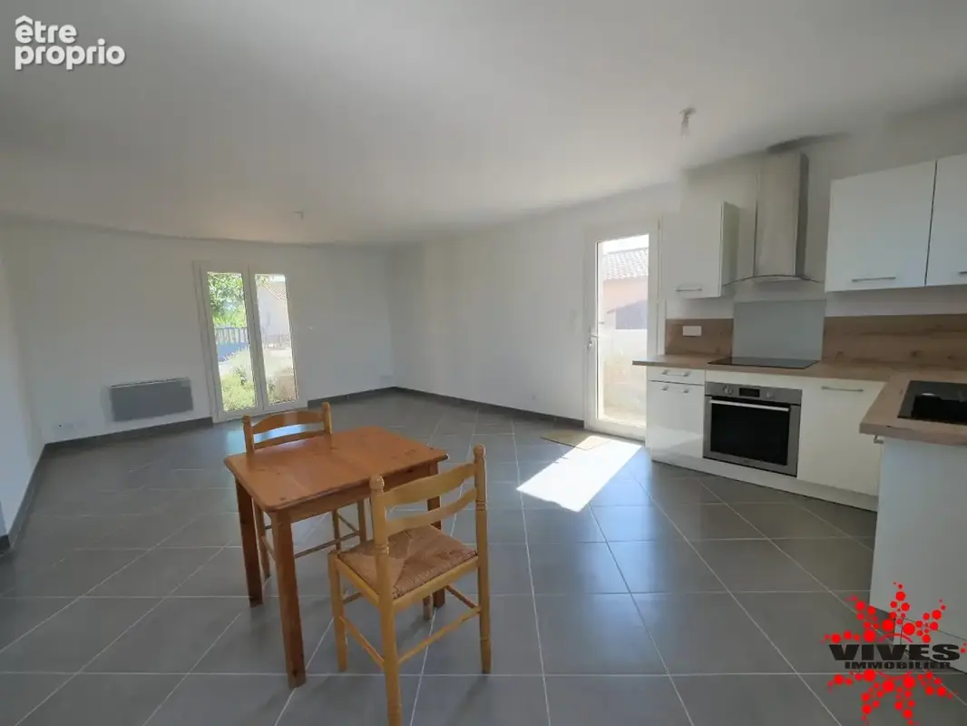 Villa T5 entièrement rénovée  Jardin piscinable au calme - photo 2