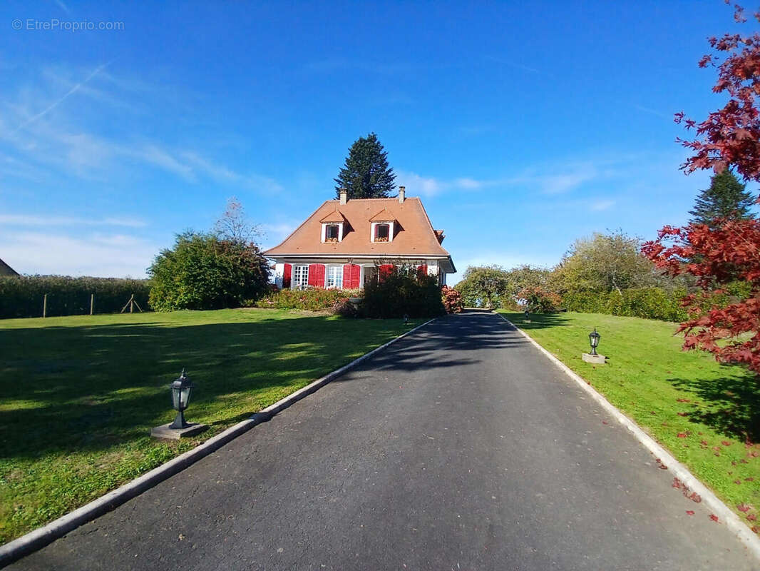 20251018_114423 - Maison à SAINT-PRIEST-LES-FOUGERES