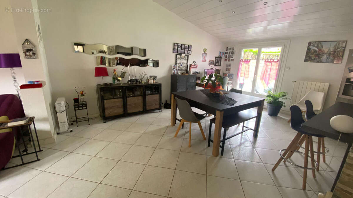 Maison à LESIGNY