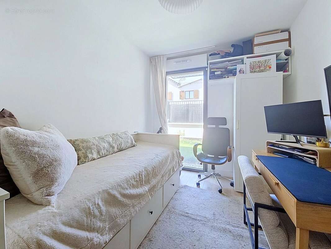 Appartement F3 avec jardin de 113 m² – À 5 minutes du RER A - photo 6