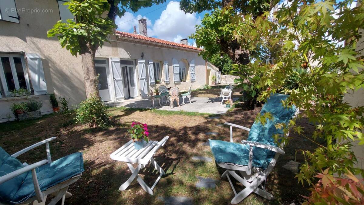 Maison à SAINT-ESTEPHE