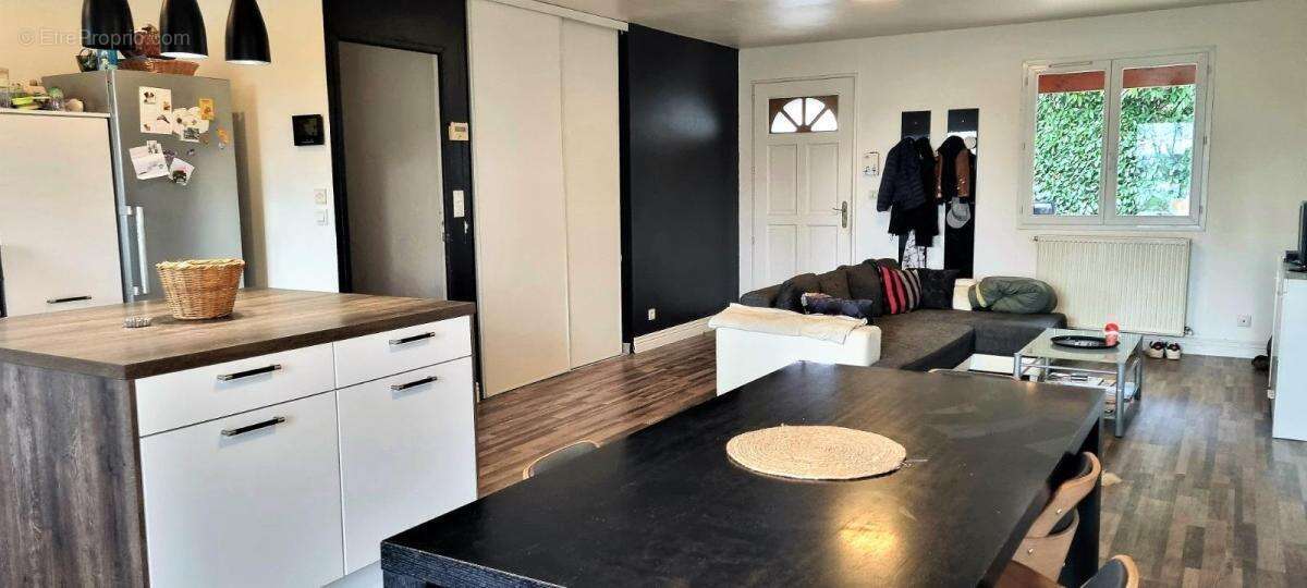 Maison 135 m² à Neuville-Les-Dames  - photo 7