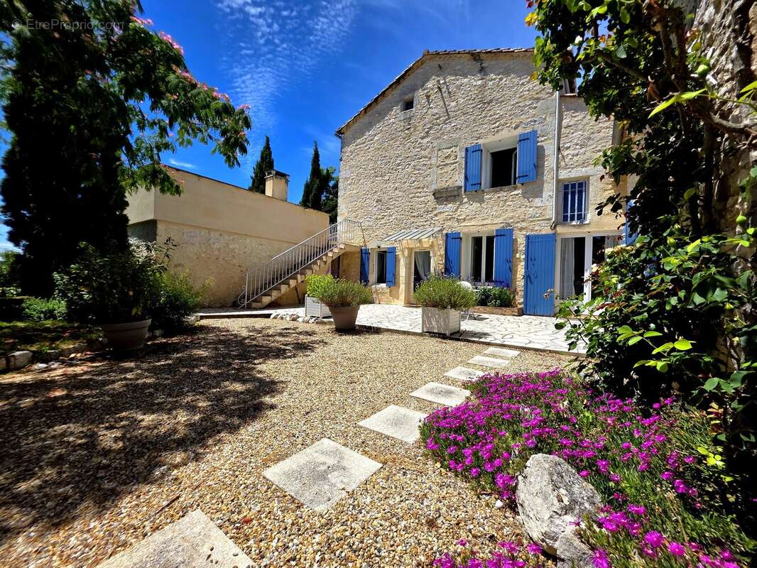 Jolie propriété en pierre avec plusieurs terrasses et vues imprenables. - photo 15