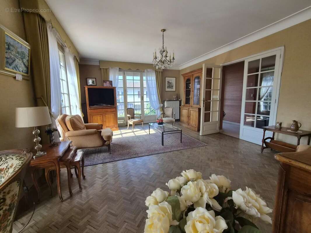 Villa familiale aux beaux volumes – Quartier résidentiel prisé - photo 5