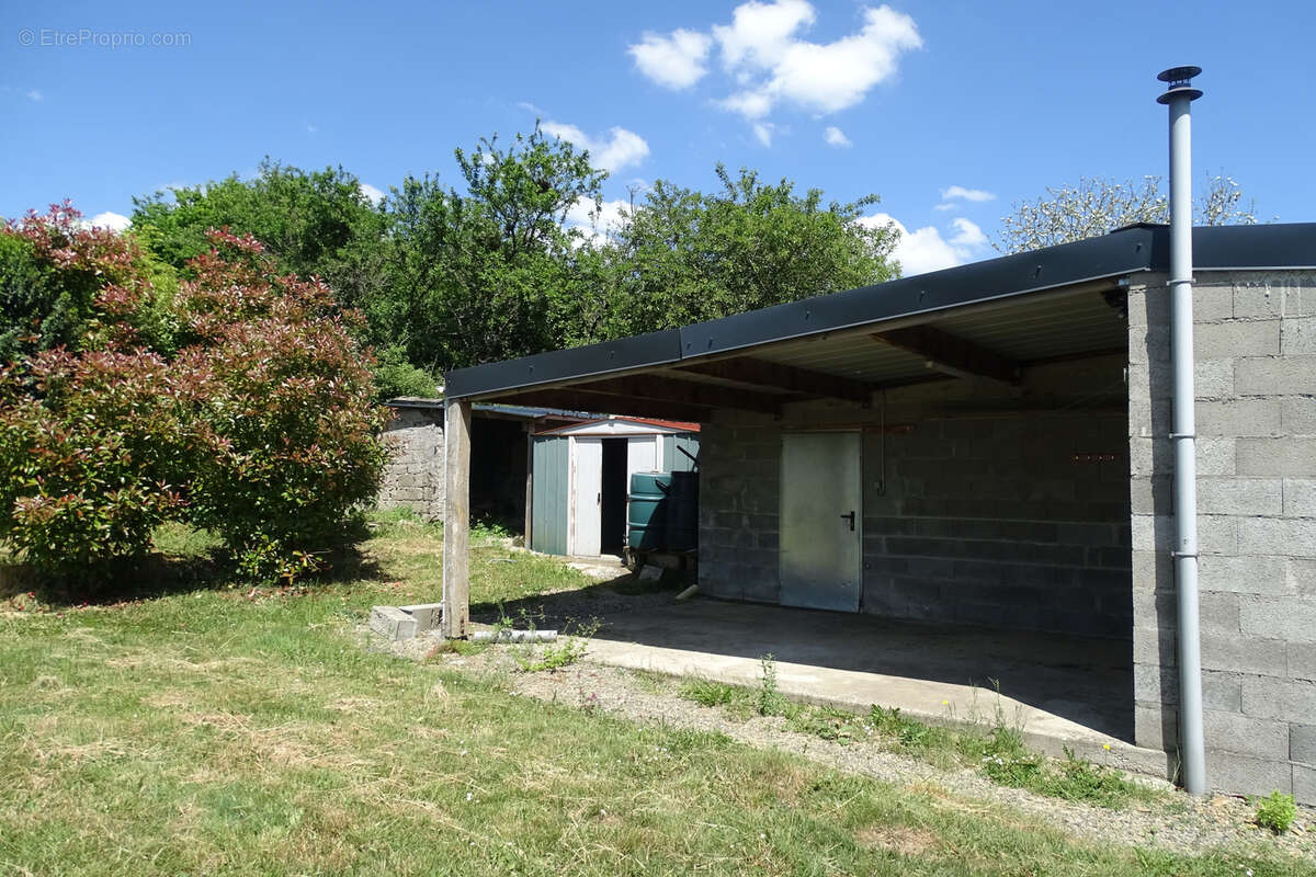 Maison familiale de 115 m2 avec bâtiment de 82.5 m2  et  terrain de 1246 m2 - photo 17