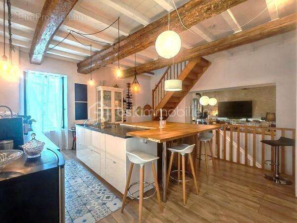 Maison à SAINT-CHAPTES