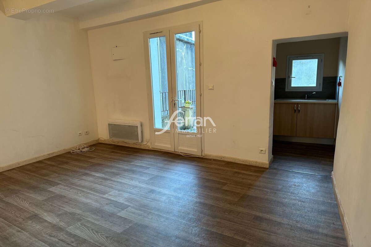 Appartement à SALERNES
