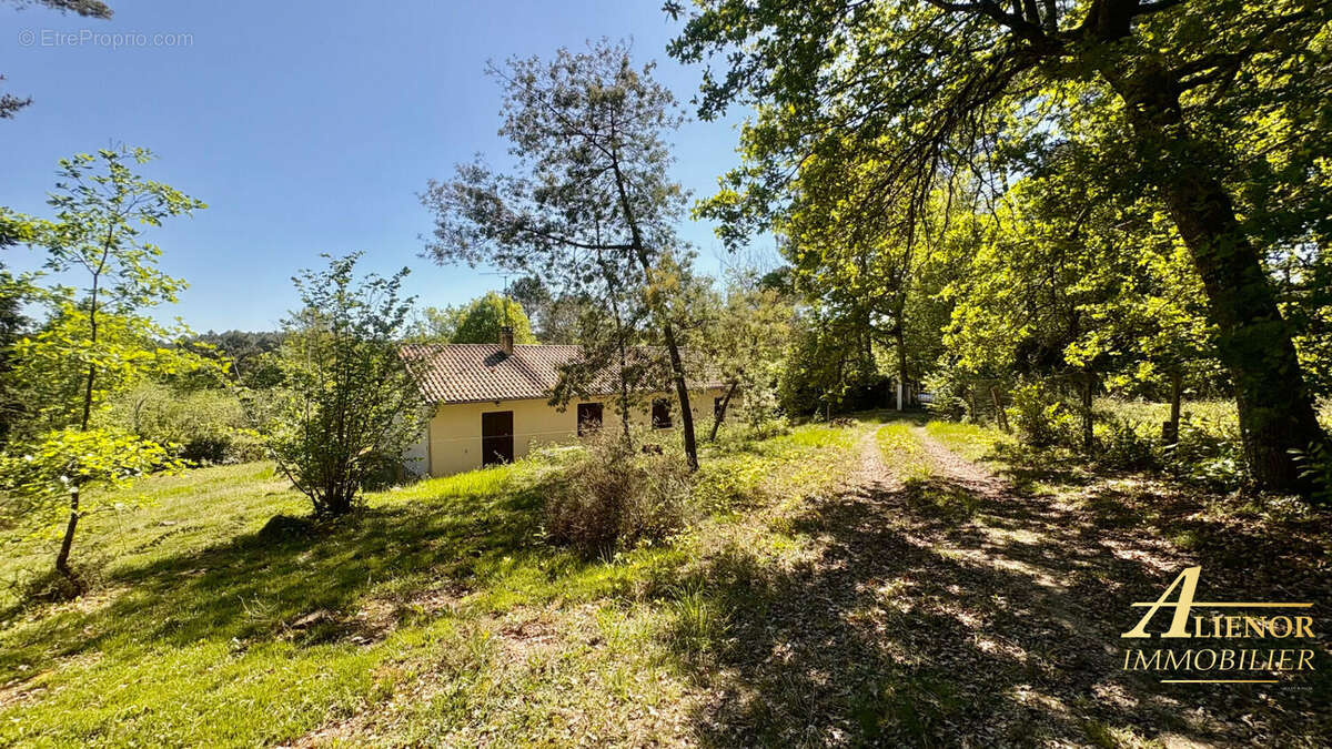 Maison à LA CHAPELLE-GONAGUET