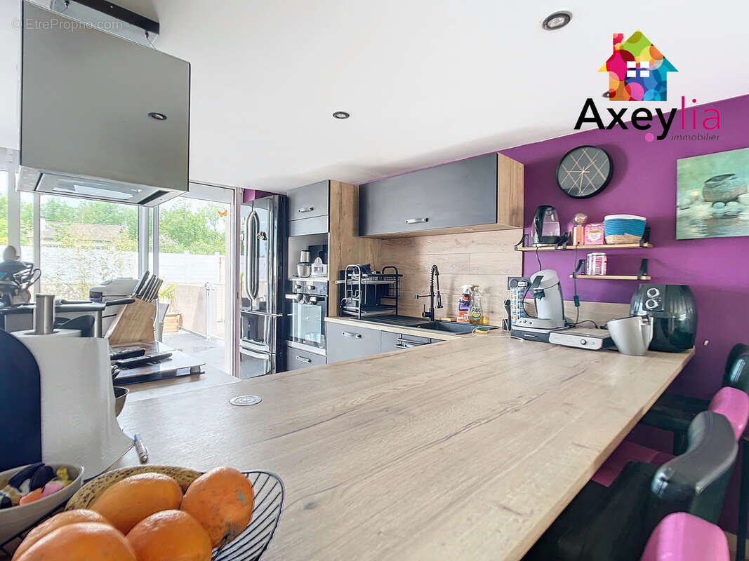 A vendre - riorges - maison entièrement rénovée avec 4 chambres et terrain - photo 6