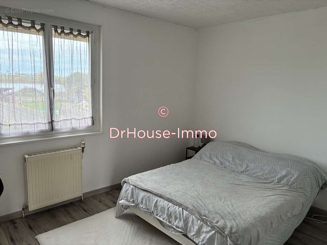 Maison à FONTAINE-LA-GUYON