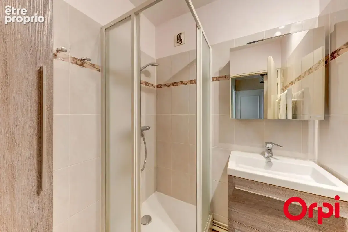CALUIRE BOURG - T5 de 106,90 m² traversant dans résidence de standing - photo 13