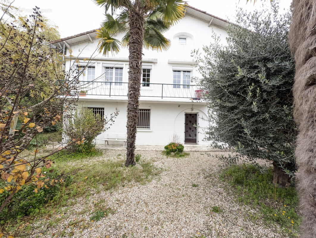 Appartement à SAINTES