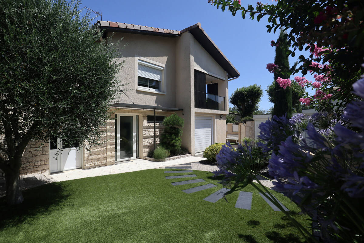 Maison à GLUN