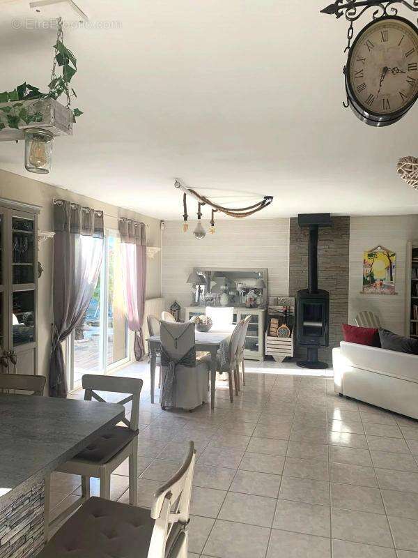 Maison à VEAUCHETTE